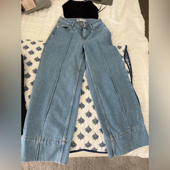 Zara Light Flare Jeans - Picture 2 of 4